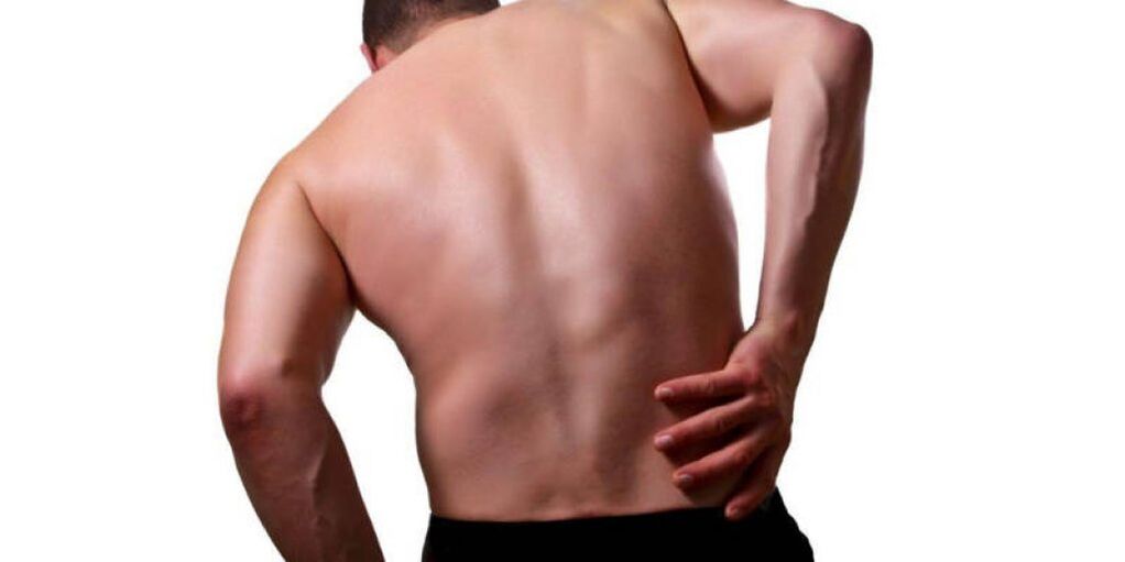 Pijn in het lumbale gebied aan de rechterkant wordt meestal veroorzaakt door schade aan de inwendige organen