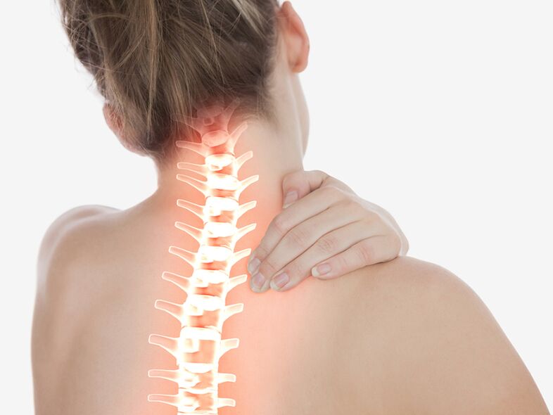 Cervicale osteochondrose manifesteert zich als doffe of scherpe pijn